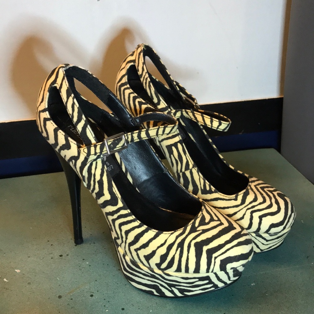 Rue 21 5” zebra print stilettos size sm (6/7)